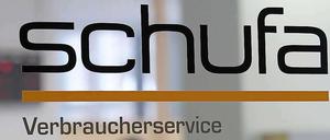 "Schufa - Wir schaffen Vertrauen" - so wirbt die Auskunftei für sich. Doch ihre Pläne, Daten von Facebook-Usern auszuwerten, stößt auf heftige Kritik.