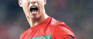 Aufgeplustert. Cristiano Ronaldo ist Freund theatralischer Posen – und unbestritten einer der besten Spieler der Welt.Foto: dpa