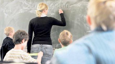 Das ist nicht Frau Freitag. Weil die 44-jährige Lehrerin unerkannt bleiben will, ist dies nur ein Symbolbild. 