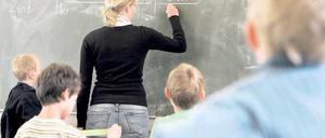 Das ist nicht Frau Freitag. Weil die 44-jährige Lehrerin unerkannt bleiben will, ist dies nur ein Symbolbild. 