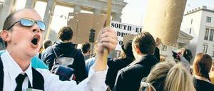 Kapitalismus, nein danke: Immer mehr Menschen protestieren – wie hier in Berlin – gegen den Massenkonsum und die Macht der großen Konzerne.