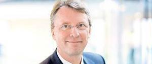 Christoph Meinel, 58, ist seit 2004 Direktor des Hasso-Plattner-Instituts in Potsdam und leitet das Fachgebiet Internettechnologien und -systeme. Meinel ist auch Vorsitzender des Deutschen IPv6-Rates. der sich für die Einführung des neuen Internetstandards einsetzt.