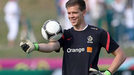 Polens Torwart Wojciech Szczesny sah im ersten EM-Spiel Rot - nun diskutiert die Nation, ob er noch die richtige Nummer Eins ist.