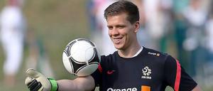 Polens Torwart Wojciech Szczesny sah im ersten EM-Spiel Rot - nun diskutiert die Nation, ob er noch die richtige Nummer Eins ist.