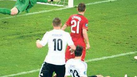Das sitzt. Mario Gomez landet