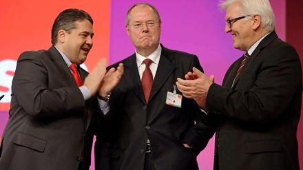 Einer von ihnen wird wohl Kanzlerkandidat der SPD - Parteichef Sigmar Gabriel (links), Finanzexperte Peer Steinbrück (Mitte) oder der Fraktionsvorsitzende Frank-Walter Steinmeier (rechts).