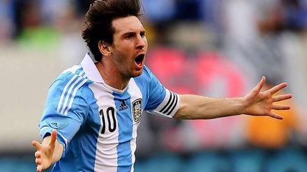 Schon wieder drin. Lionel Messi zaubert für Argentinien gegen Brasilien.