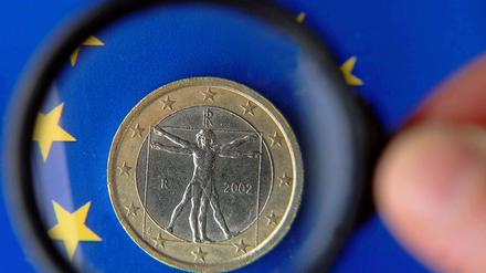 Der Euro unter Druck. Nun gerät auch Italien ins Straucheln. 