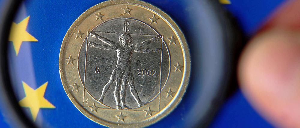 Der Euro unter Druck. Nun gerät auch Italien ins Straucheln.