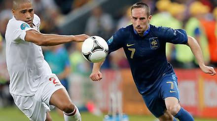 Ohne Durchsetzungskraft. Franck Ribery (r.) und seine Franzosen spielen in einem insgesamt schwachen Spiel 1:1 gegen England.