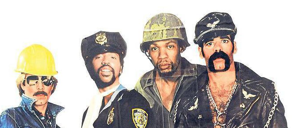 Camp und witzig. Starschnitt der New Yorker Band Village People aus der „Bravo“. 