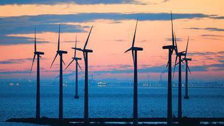 Flügellahm. Nachts wird kaum Windstrom gebraucht. Forscher suchen daher nach geeigneten Energiespeichern.