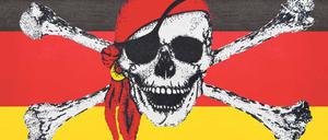 Vaterlandsverräter. Wenn deutsche Fans die deutsche Fahne schwenken, dann widmen die Piraten Schwarz-Rot-Gold zum Piratenwimpel um. Foto: imago