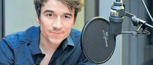 Schauspieler Alexander Khuon leiht Kommissar Polanski im RBB-„Radio-Tatort“ seine Stimme. Der muss in der neuen Folge den Selbstmord seiner Kollegin bewältigen. Foto: RBB