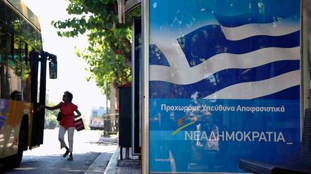 Vor der zweiten Wahl in Griechenland zeichnet sich ein Kopf an Kopf-Rennen der konservativen Nea Dimokratia (hier ein Wahlplakat) und der linksradikalen Syriza ab. 