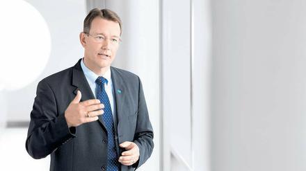 Michael Heinz (48), geboren in Mannheim, arbeitet seit fast 30 Jahren beim weltgrößten Chemiekonzern BASF. Seit 2011 ist er im Vorstand für den Bereich Spezial- und Feinchemikalien zuständig.