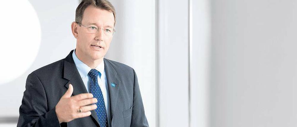 Michael Heinz (48), geboren in Mannheim, arbeitet seit fast 30 Jahren beim weltgrößten Chemiekonzern BASF. Seit 2011 ist er im Vorstand für den Bereich Spezial- und Feinchemikalien zuständig.