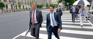 Unfreiwillig zu Fuß war Philipp Rösler mit dem deutschen Botschafter in den USA, Peter Ammon, unterwegs.