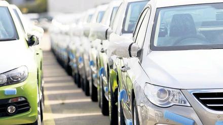 Stillstand. Im Mai hielten sich die Autokäufer in Deutschland wegen der Angst um mögliche Folgen der Euro-Krise zurück. Foto: dpa