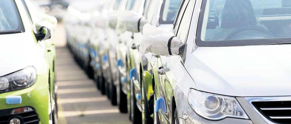 Stillstand. Im Mai hielten sich die Autokäufer in Deutschland wegen der Angst um mögliche Folgen der Euro-Krise zurück. Foto: dpa