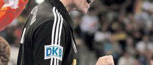 Applaus von vielen Seiten. Bundestrainer Martin Heuberger hat die Nationalmannschaft seit seinem Amtsantritt stetig verjüngt. Heute geht es um die WM-Qualifikation. Foto: dapd