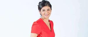 Hatice Akyün ist Autorin und freie Journalistin. Sie ist in Anatolien geboren, in Duisburg aufgewachsen und in Berlin zu Hause.
