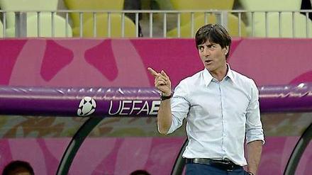 Wer hat geplappert? Bundestrainer Löw sucht nach einer undichten Stelle im Team.