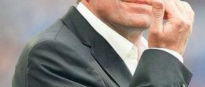 Küss’ die Hand. Ex-Schalke-Trainer Ralf Rangnick geht nach Österreich. Foto: dapd