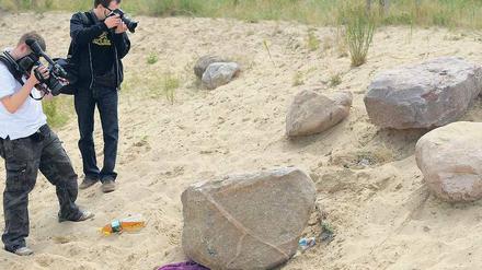 Die Findlinge. Sie rollten auf die Kinder – aber warum? Foto: dapd