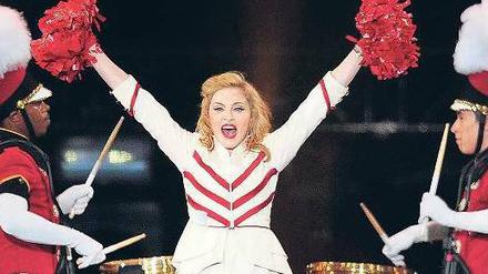 Tamtam mit Pompons. Madonna ist gerade auf Welttournee. Wie hier in Barcelona rockt sie die Arenen. Foto: AP/Manu Fernandez