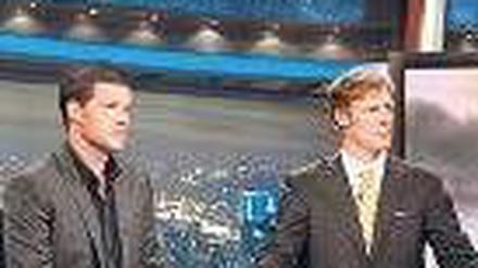 „Alexi, I don’t agree.“ Michael Ballack (li.) diskutiert im US-TV mit Alexi Lalas für ESPN über die EM. Foto: dpa