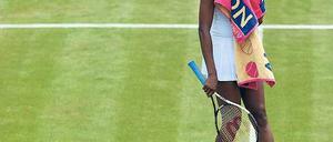Das war’s dann schon wieder. In Wimbledon verlor Venus Williams ihr erstes Spiel gegen die Russin Jelena Wesnina 1:6 und 3:6. Trotz ihrer zuletzt vielen enttäuschenden Auftritte und ihrer Krankheit will sie ihre Karriere fortsetzen. Foto: dpa