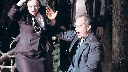 Waldmeister. Dorothea Roeschmann (Elvira), Christopher Maltman (Don Giovanni, re.), Erwin Schrott (Leporello). Foto: Drama