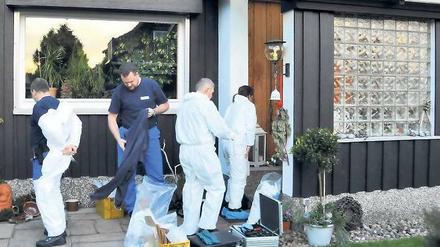 Spurensicherung. Polizisten untersuchten das Wohnhaus der Familie Scholz. Foto: dpa