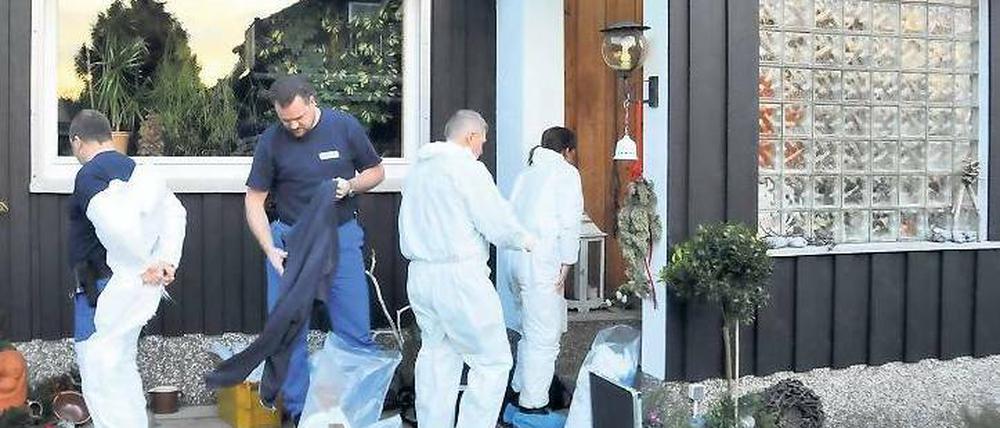 Spurensicherung. Polizisten untersuchten das Wohnhaus der Familie Scholz. Foto: dpa
