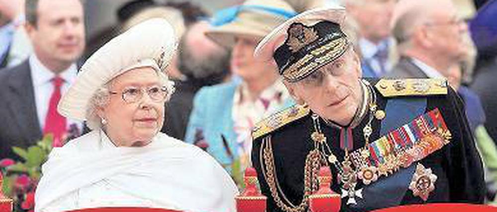 Zu viele Promis, zu wenig Niveau. Die BBC wurde auch für ihre Berichterstattung zum 60. Thronjubiläum der Queen, hier mit Mann Prinz Philip, heftig kritisiert. Foto: dpa