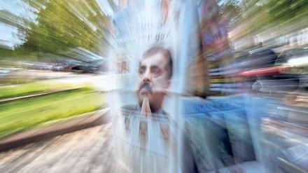 Verschwommenes Bild. Gerade musste Yousuf Gilani das Amt des Premiers abgeben. Wie lange Nachfolger Ashraf im Amt bleibt, darüber wird schon spekuliert. Foto: M. Muheisen/dapd