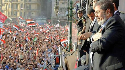 Am Sonnabend legt Mohamed Mursi seinen Amtseid ab - bereits am Freitag sprach er auf dem Tahrir-Platz.