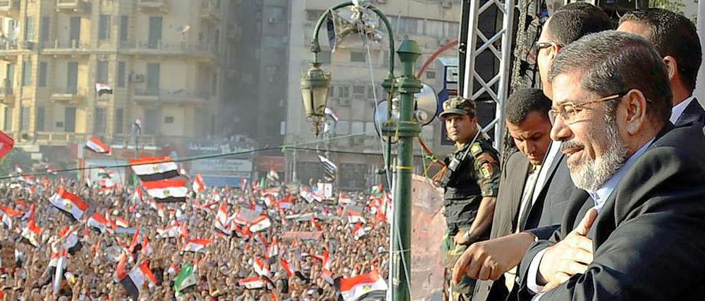Am Sonnabend legt Mohamed Mursi seinen Amtseid ab - bereits am Freitag sprach er auf dem Tahrir-Platz.