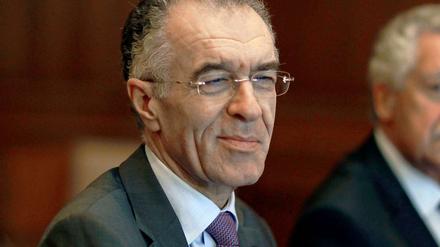 Der designierte Finanzminister Vasilios kann sein Amt aus gesundheitlichen Gründen nicht antreten. Ihm folgt Ioannis Stournaras.