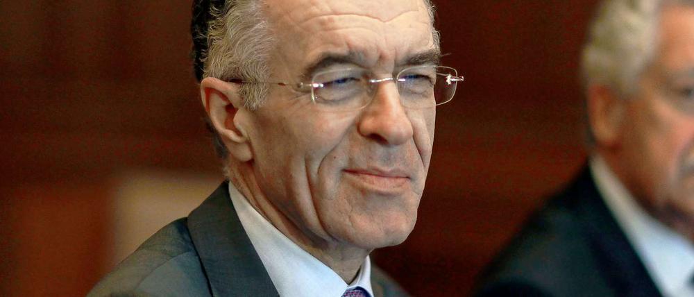 Der designierte Finanzminister Vasilios kann sein Amt aus gesundheitlichen Gründen nicht antreten. Ihm folgt Ioannis Stournaras.