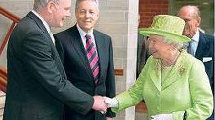 Die Queen und McGuinness. Foto: Reuters