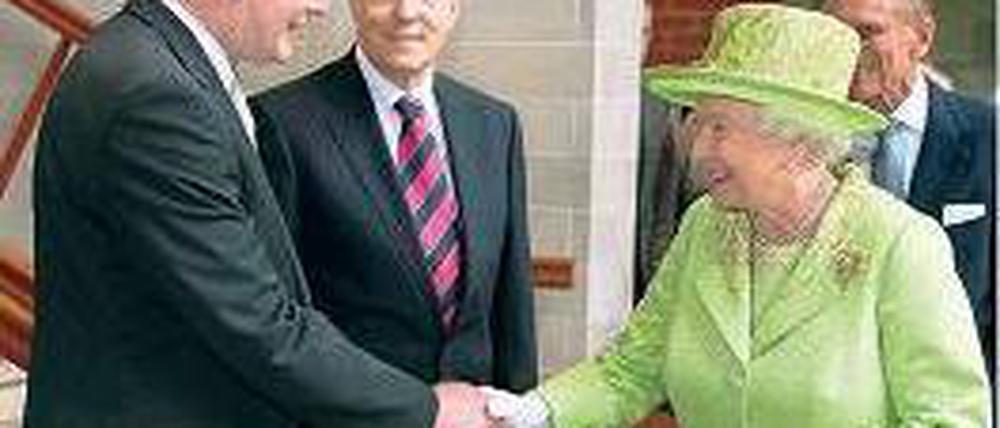 Die Queen und McGuinness. Foto: Reuters
