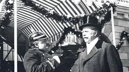 Kaisers Zeiten. Der erste Spielfilm über das Hotel Adlon entstand 1955 unter der Regie Josef von Bákys. Den Hotelgründer spielte Werner Hinz. Foto: pa/KPA
