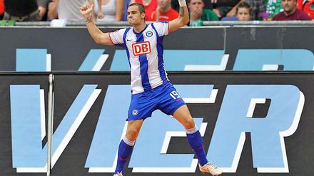 Pierre-Michel Lasogga bleibt bei Hertha. Spielen wird allerdings so schnell noch nicht wieder.