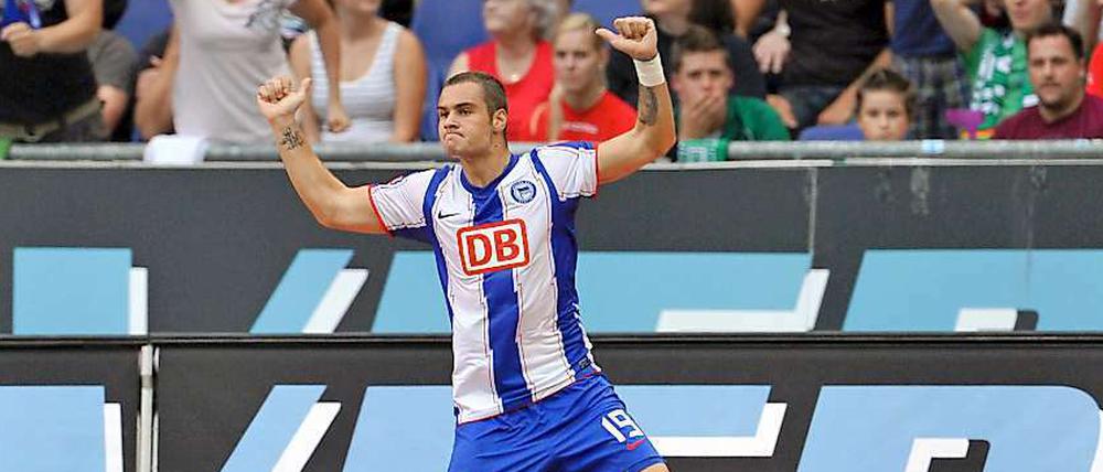 Pierre-Michel Lasogga bleibt bei Hertha. Spielen wird allerdings so schnell noch nicht wieder.