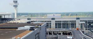 Die Zufahrtsstraßen sind leer. Denn Flugzeuge heben am Flughafen BER noch lange nicht ab.