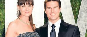 Gute Miene. Katie Holmes, die ihren Plan lange vorbereitete, lächelte noch im Februar neben ihrem Mann, als wäre nichts. Foto: dapd