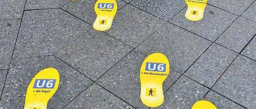 Auf gutem Weg. So zeigt die BVG, wo’s beim Fußmarsch langgeht. Foto: dapd
