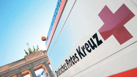 Das Rote Kreuz behandelt viele junge, betrunkene Fans.